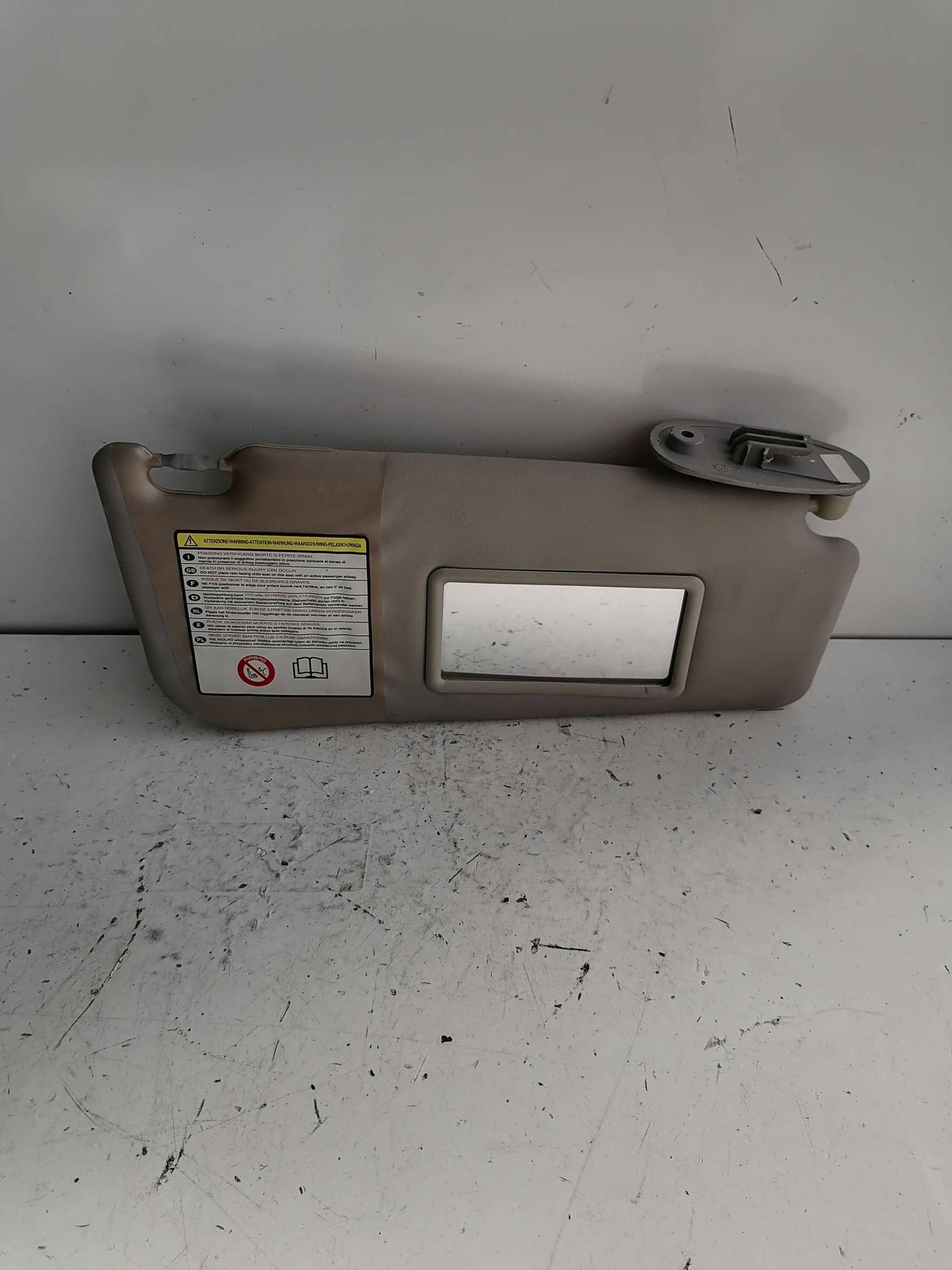 Aletta parasole parabrezza dx.